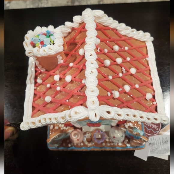 Pastel Cupcake and Gingerbread Man House-NWT - Picture 5 of 9